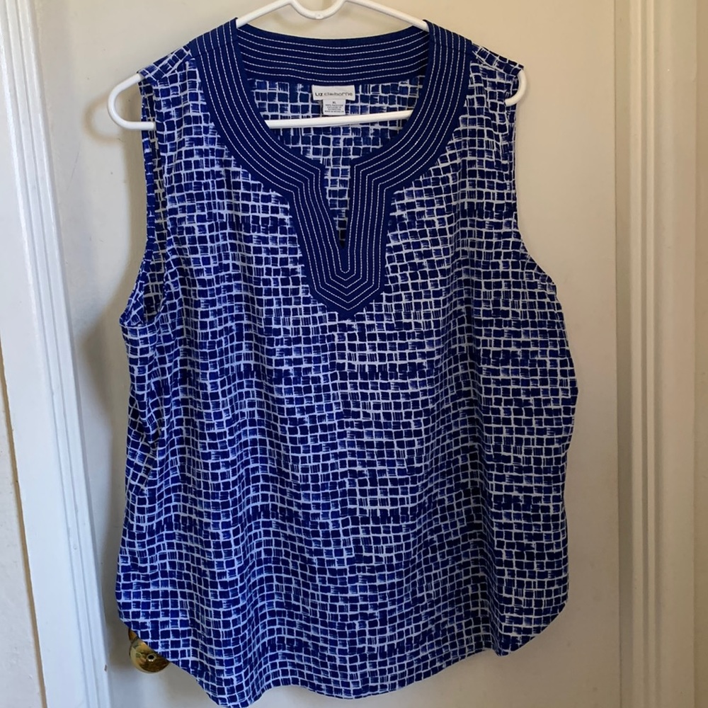 Liz Claiborne XL Sleeveless royal blue and white pattern v-neck top